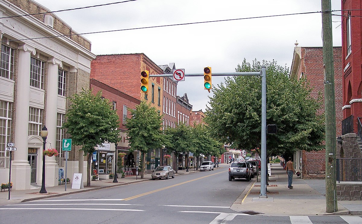 Hinton Historic District - Photo 1