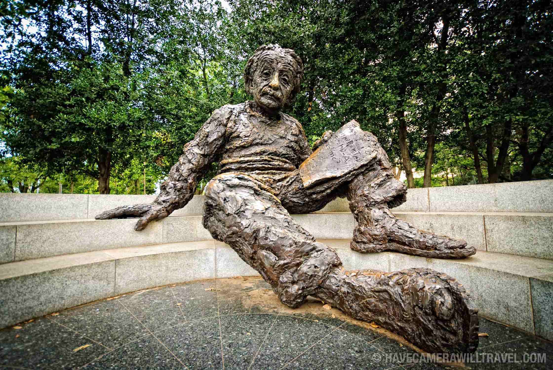 Albert Einstein Memorial - Photo 1