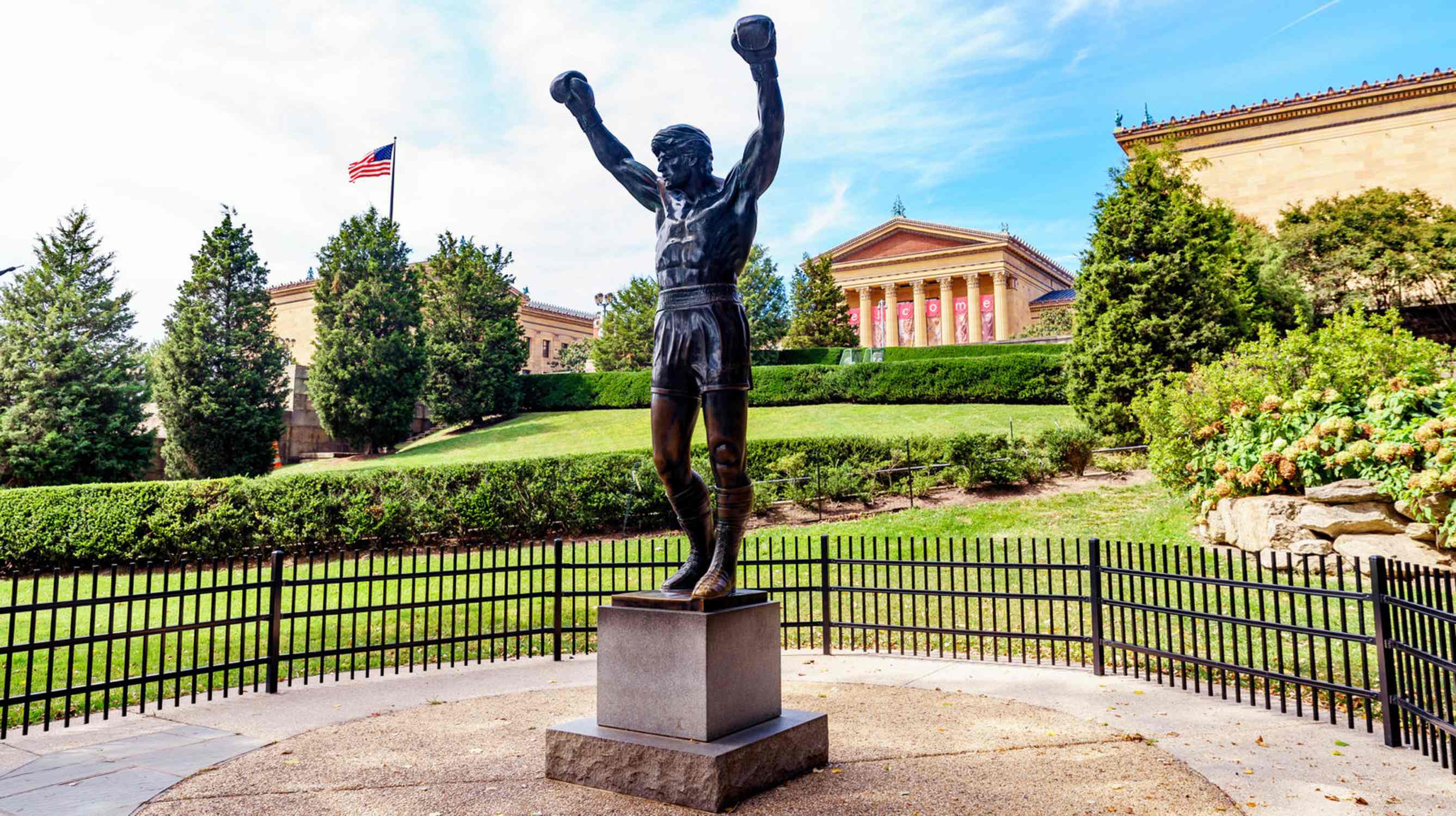 Rocky Statue - Photo 1