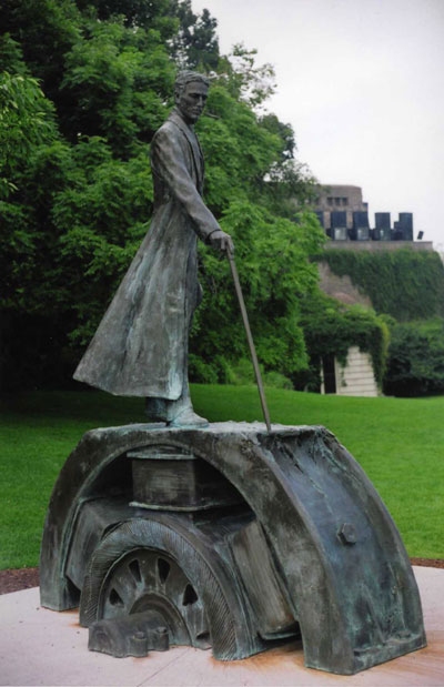 Nikola Tesla Monument - Photo 1