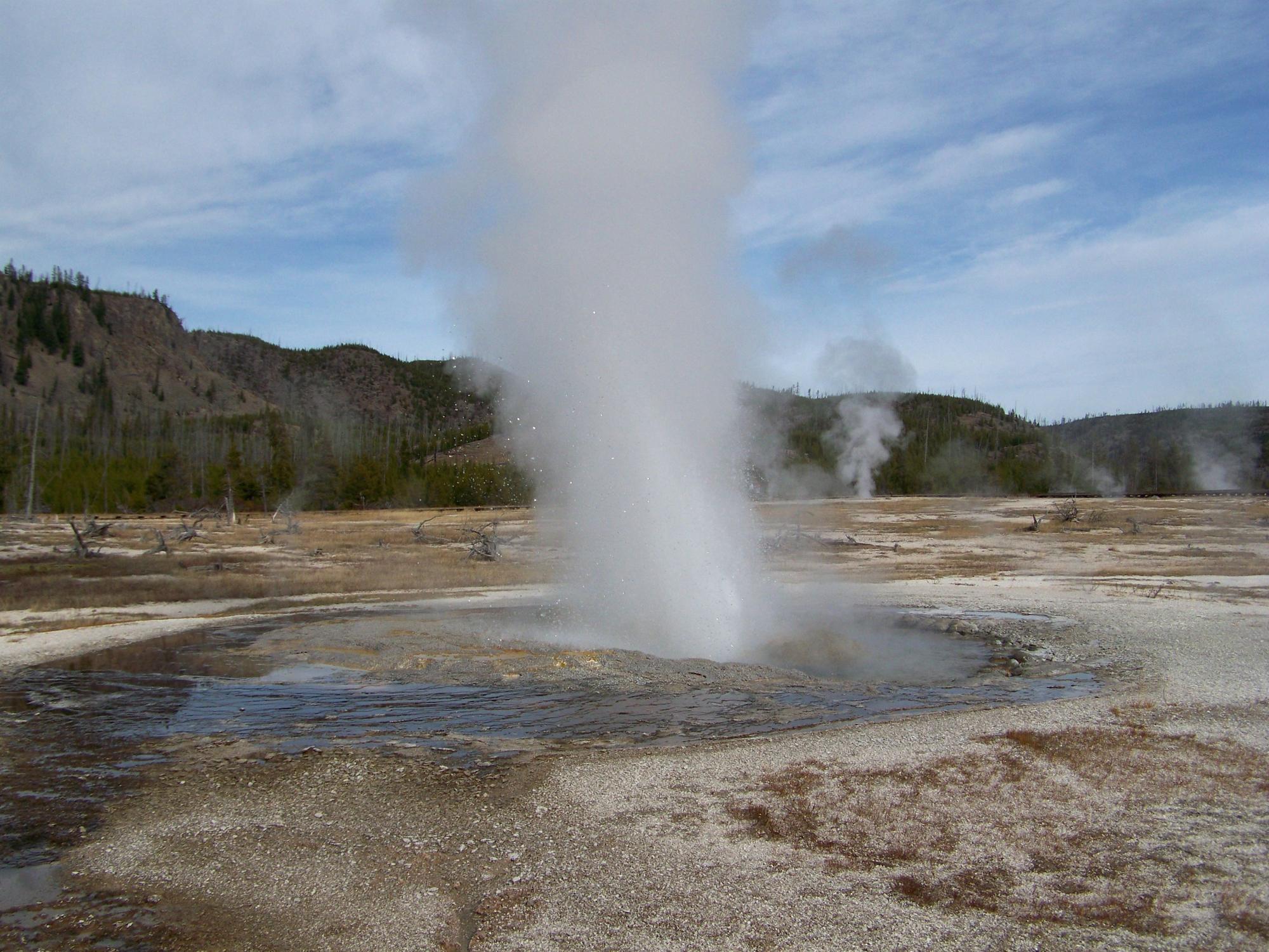 Jewel Geyser - Photo 1