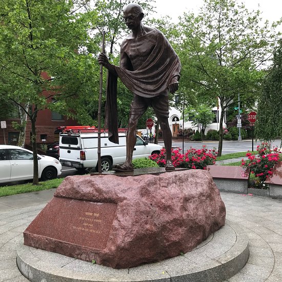 Mahatma Gandhi Statue - Photo 1