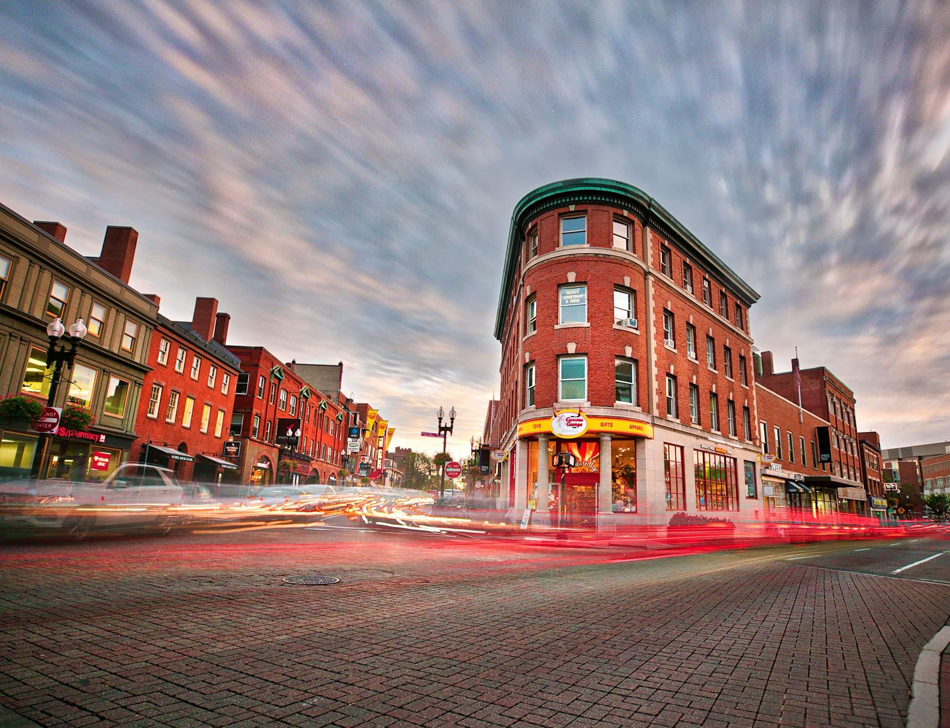 Harvard Square - Photo 1