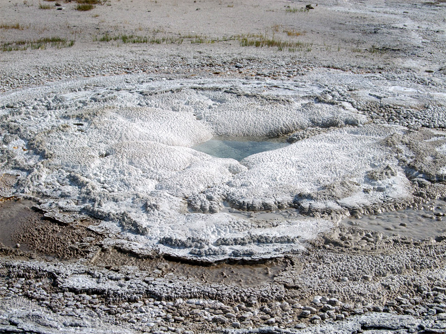 Tardy Geyser - Photo 1
