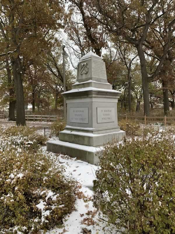 WWI War Memorial West Pullman Park - Photo 1