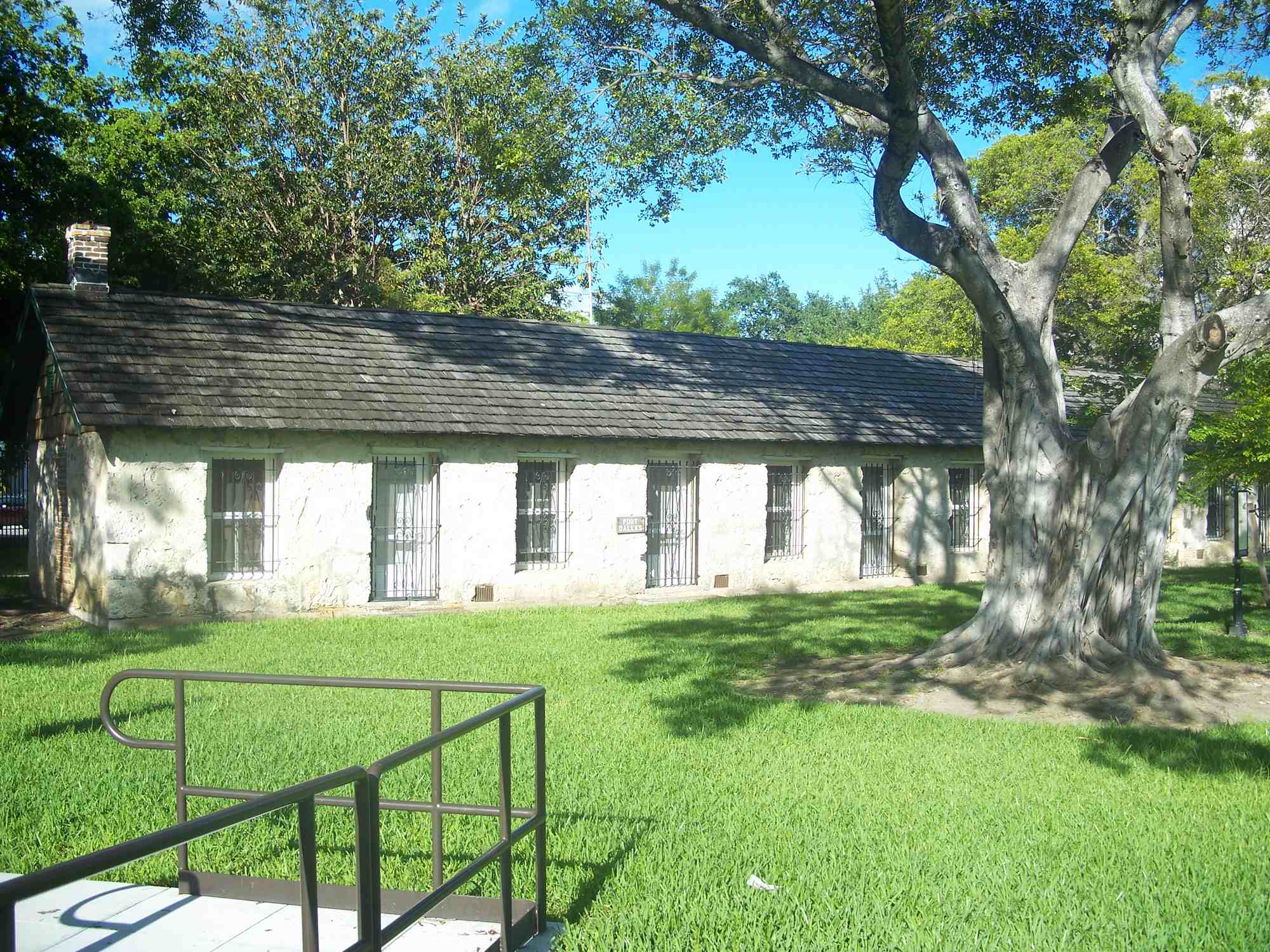 Fort Dallas - Photo 1