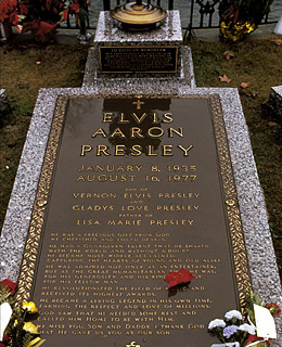 Elvis Presley's Grave - Photo 1