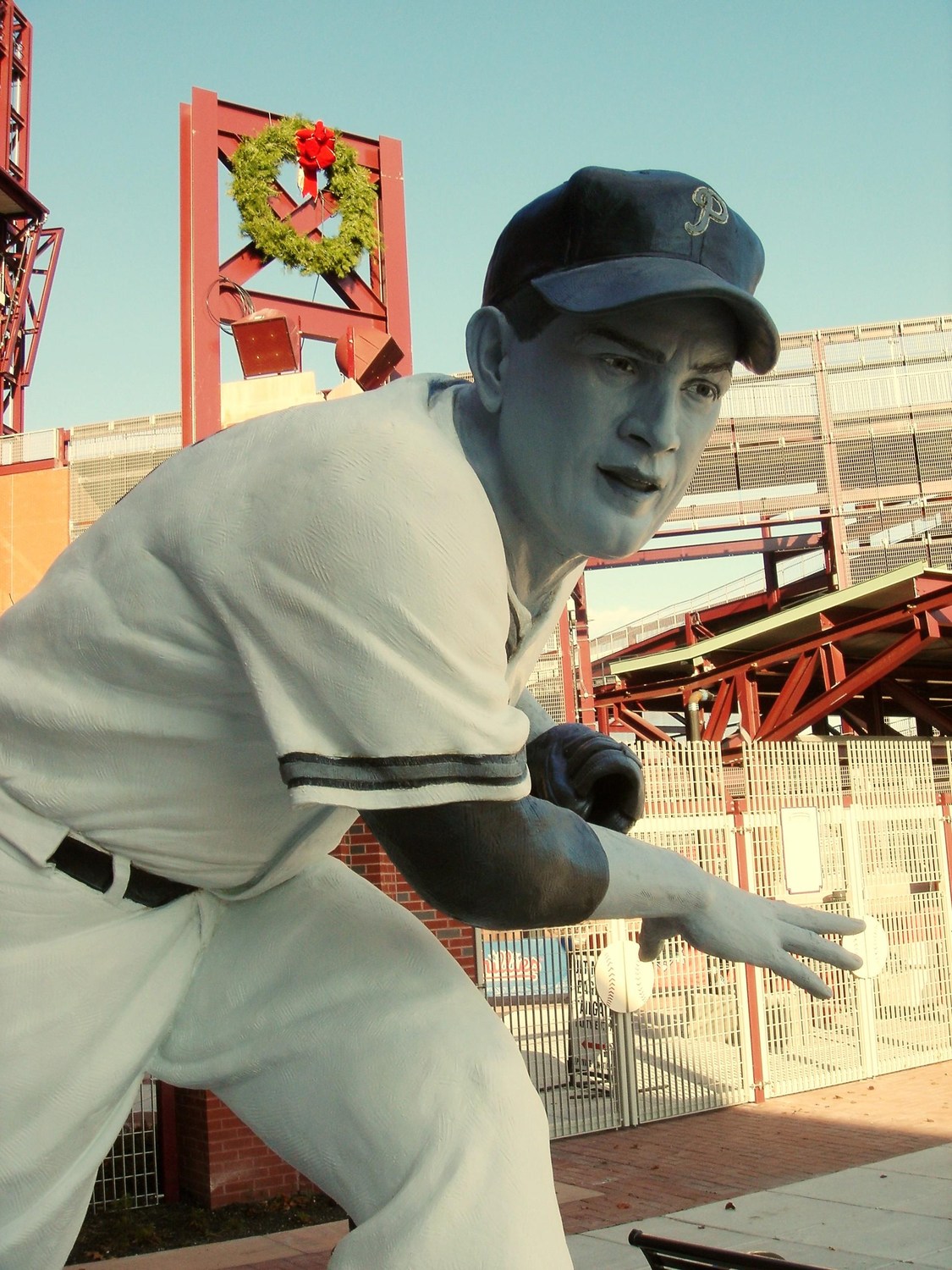 Robin Roberts Statue - Photo 1