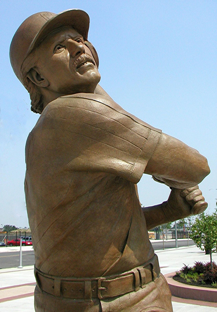 Mike Schmidt Statue - Photo 1