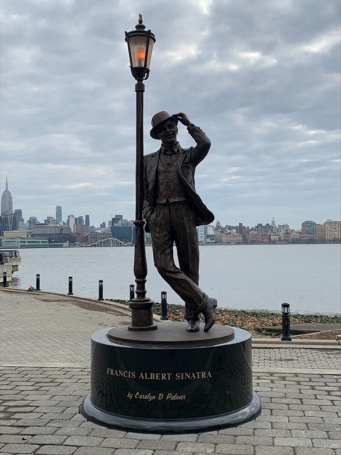 Frank Sinatra Statue - Photo 1