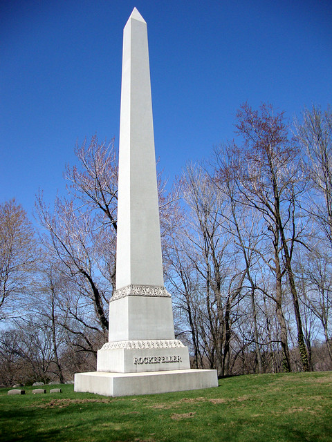 Rockefeller Monument - Photo 1