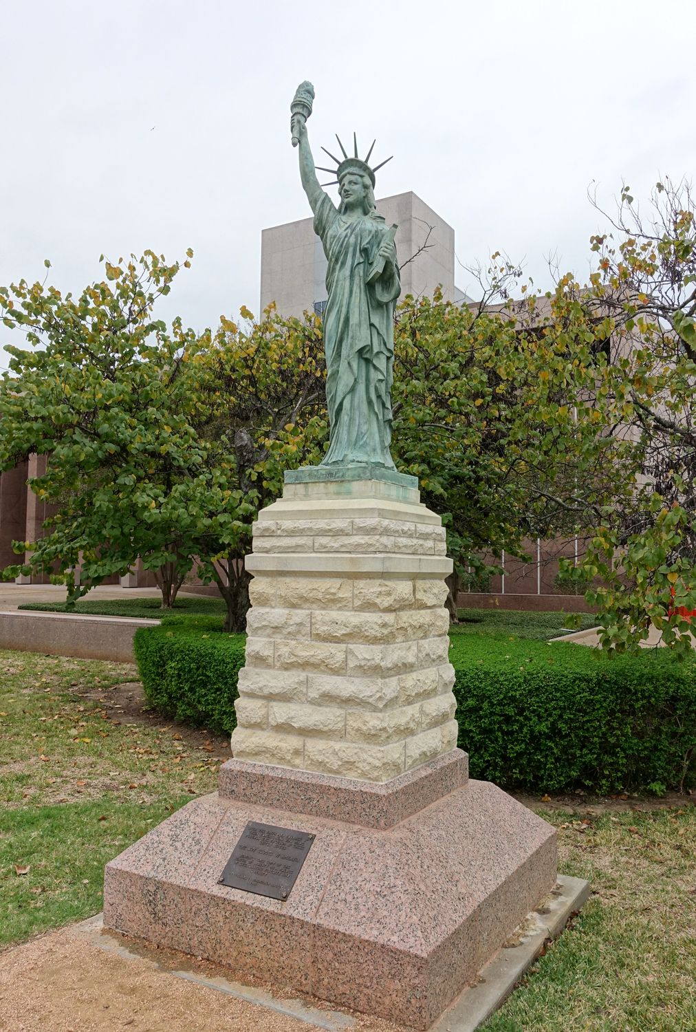 Copy of Statue Of Liberty - Photo 1