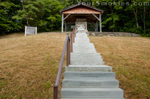 Masonic Monument - Photo 1