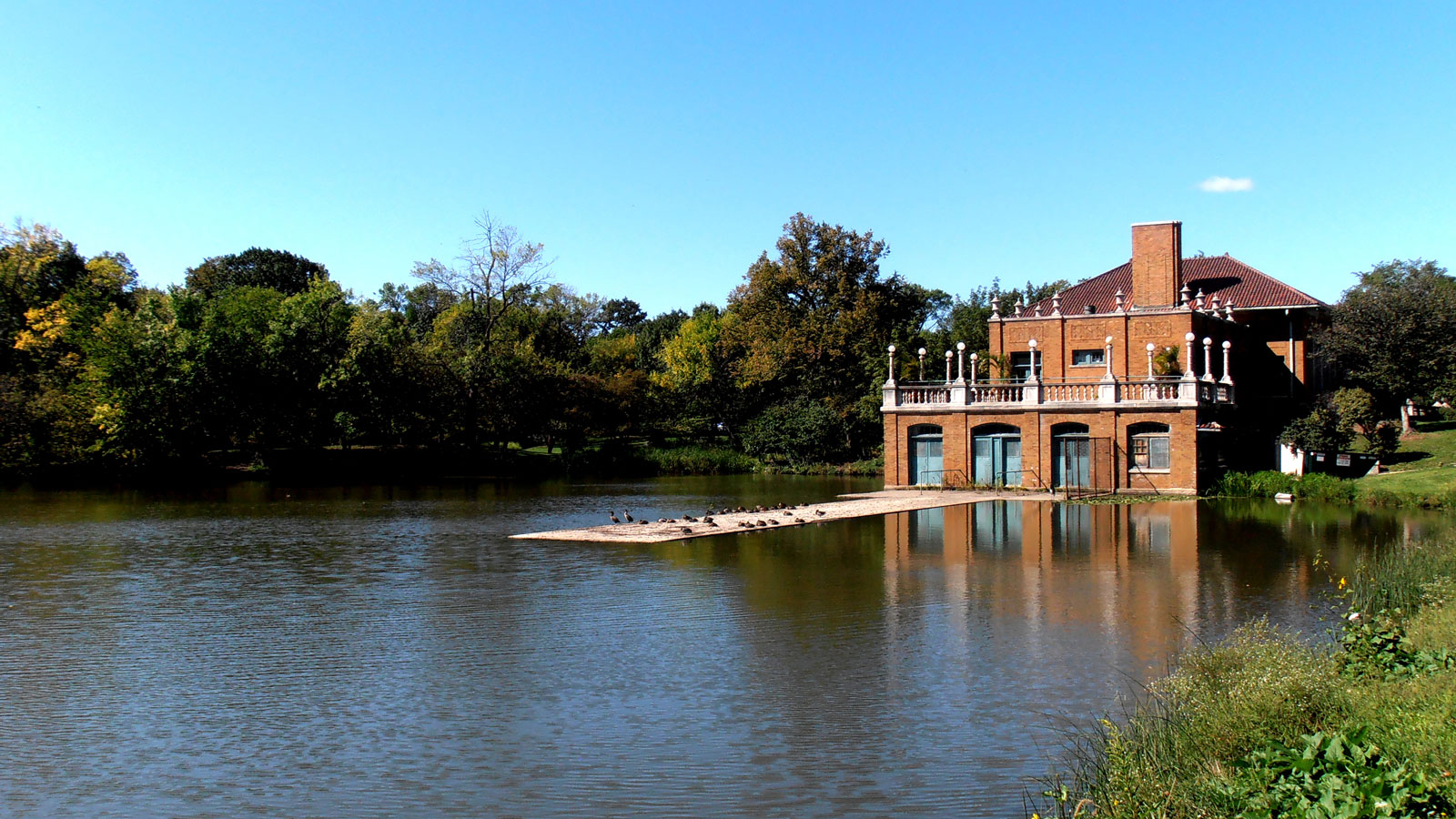 Columbus Park - Photo 1
