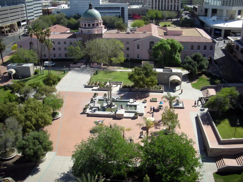 El Presidio Plaza - Photo 1