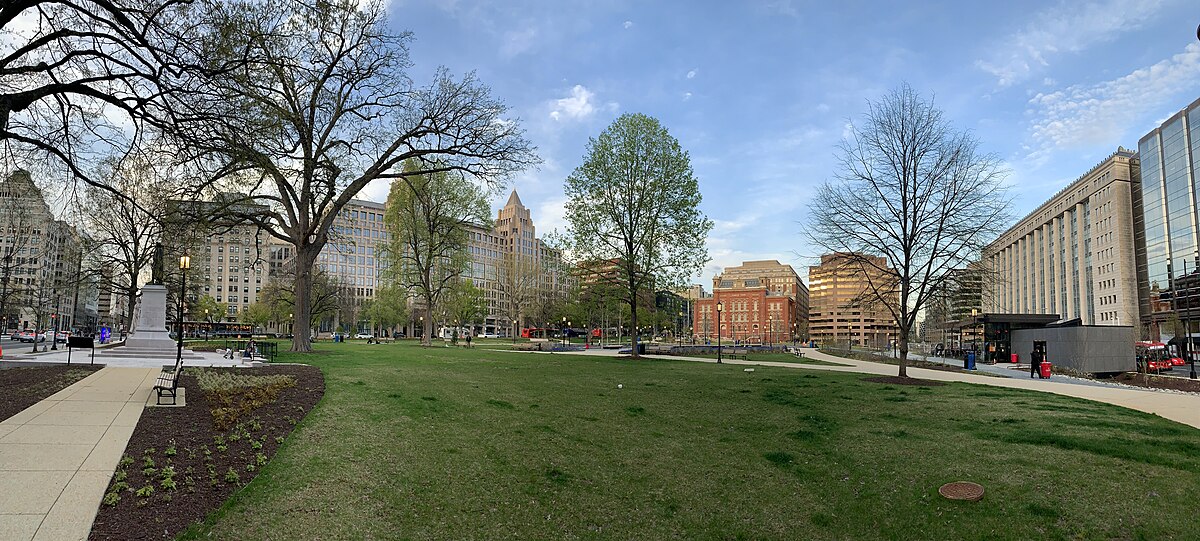 Franklin Square - Photo 1