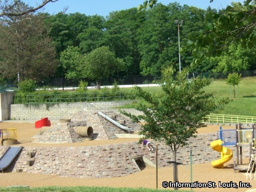 Queeny Park - Photo 1