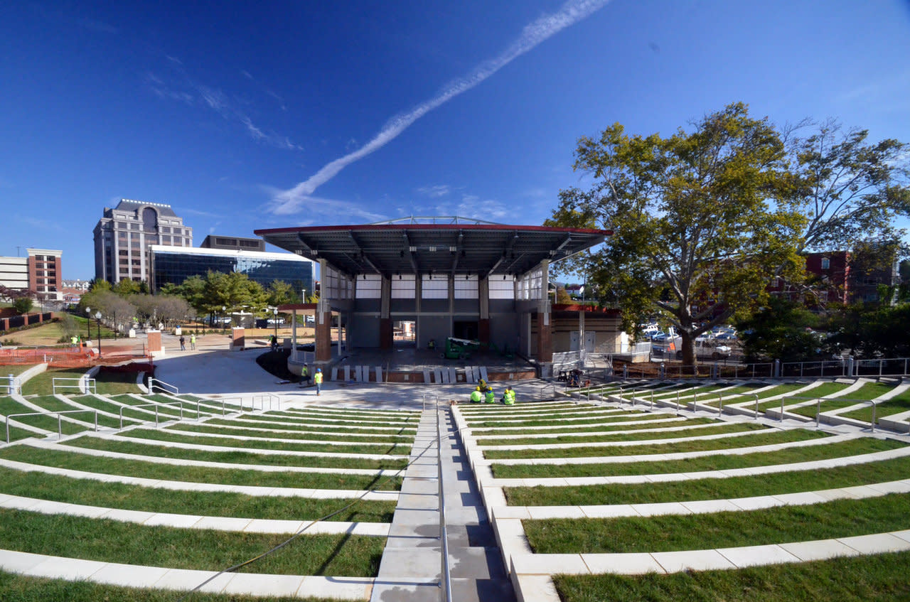 Elmwood Park - Photo 1