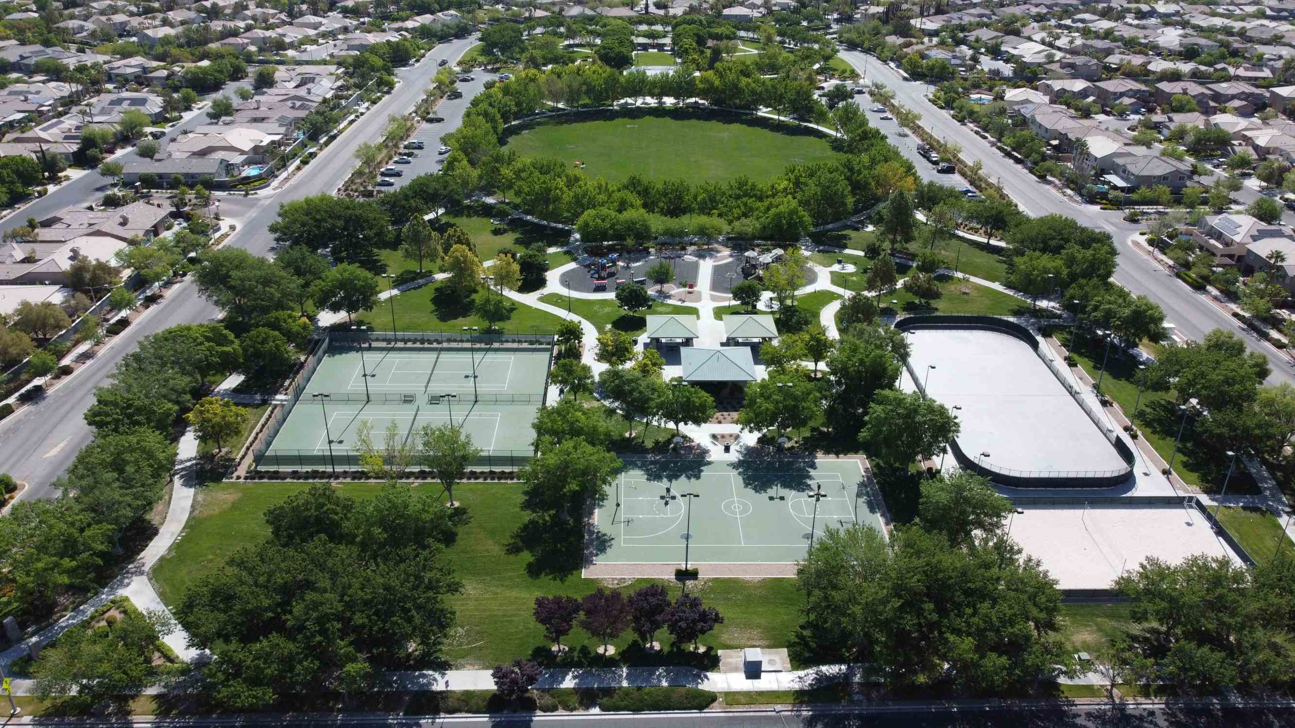 Gardens Park - Photo 1