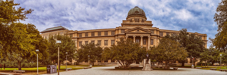 Academic Plaza - Photo 1
