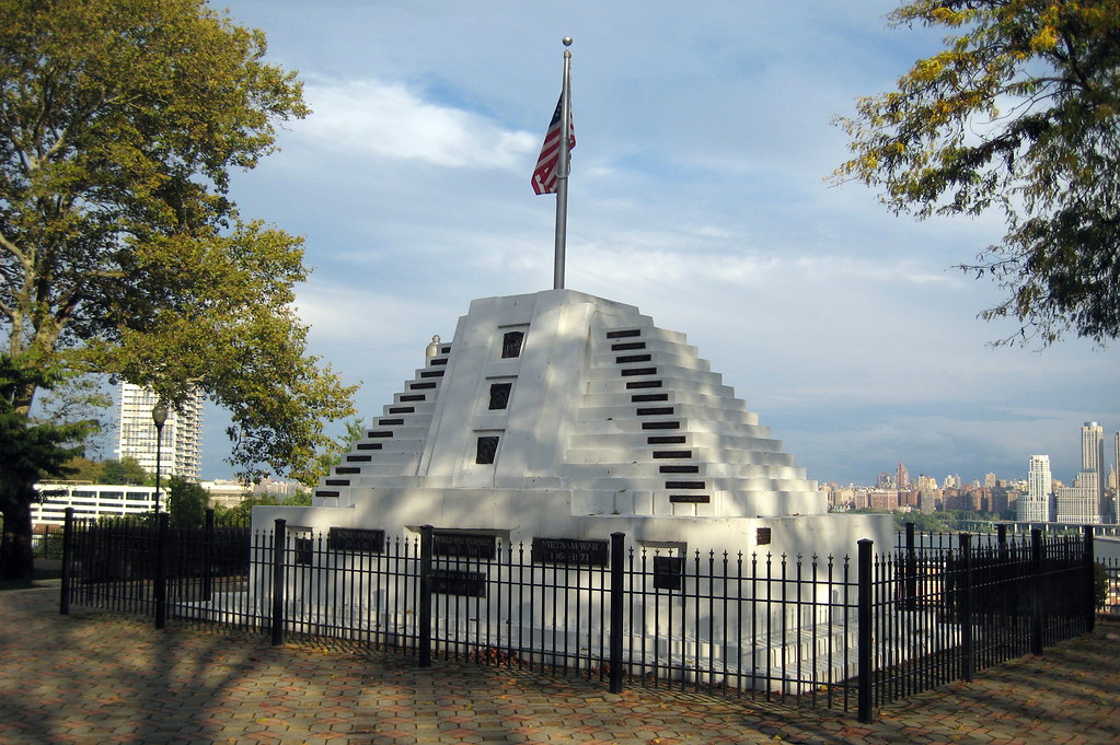 Veterans Memorial Park - Photo 1