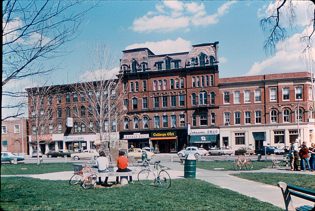 Central Square - Photo 1