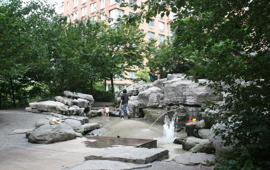 Teardrop Park South - Photo 1