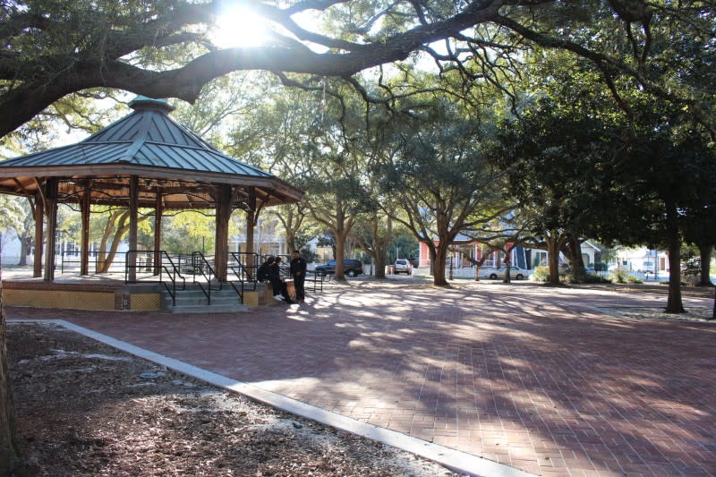 Seville Square - Photo 1