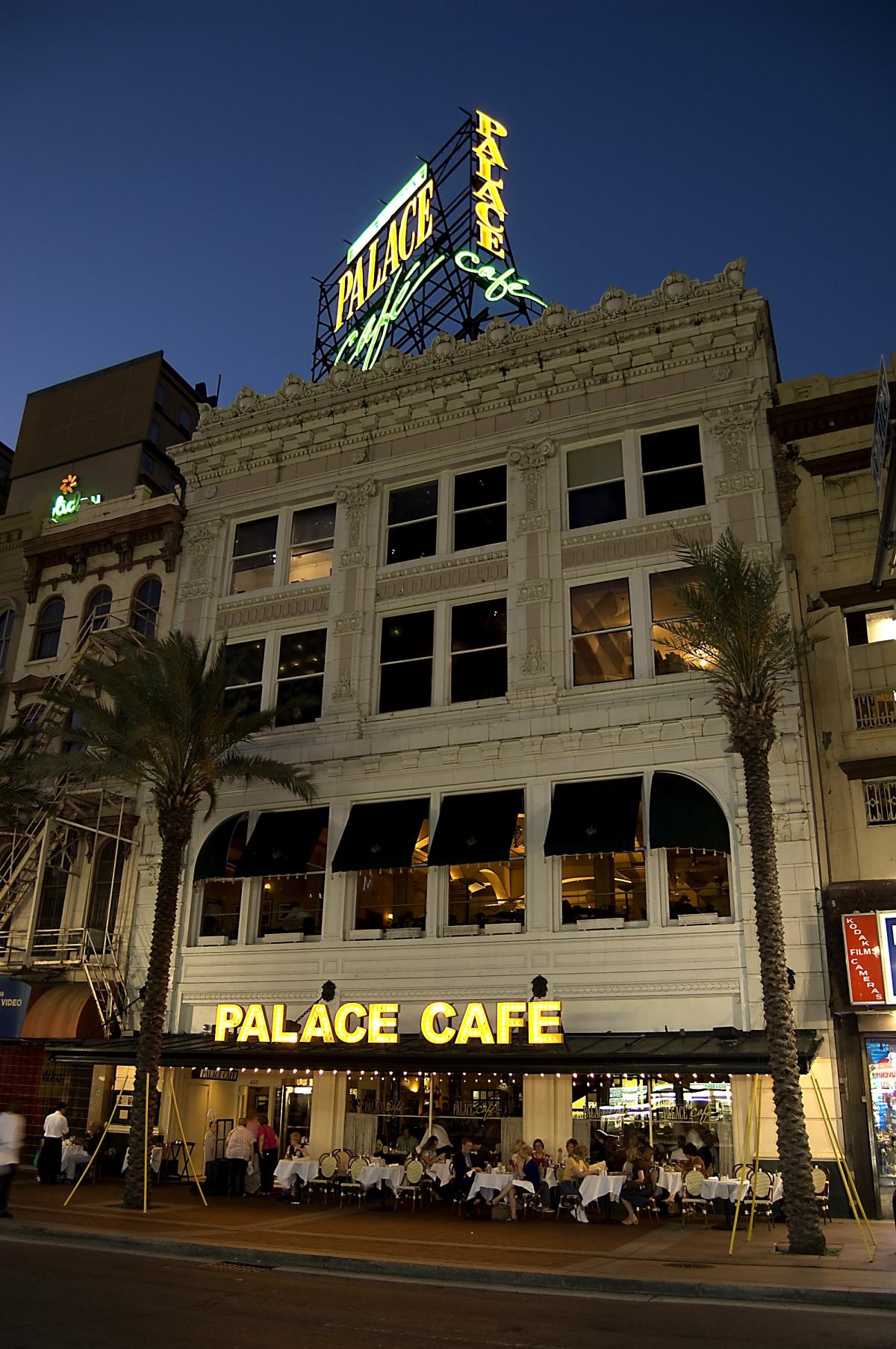 Palace Café - Photo 1