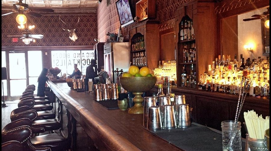 The Esquire Tavern - Photo 1