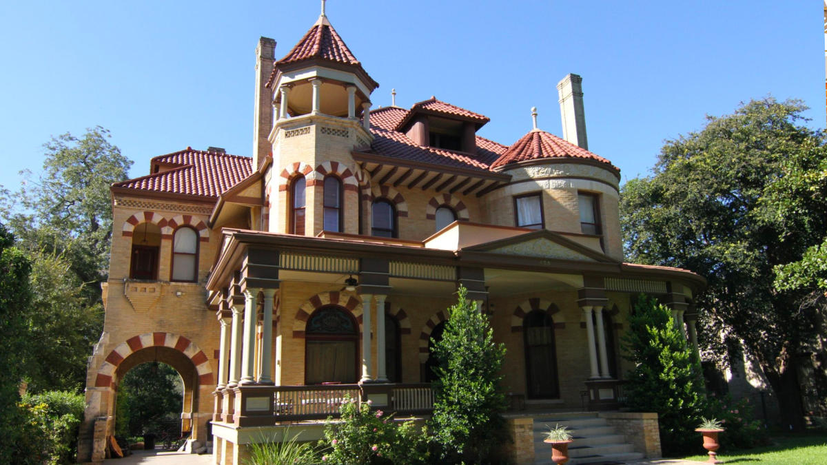 Southtown - Photo 1