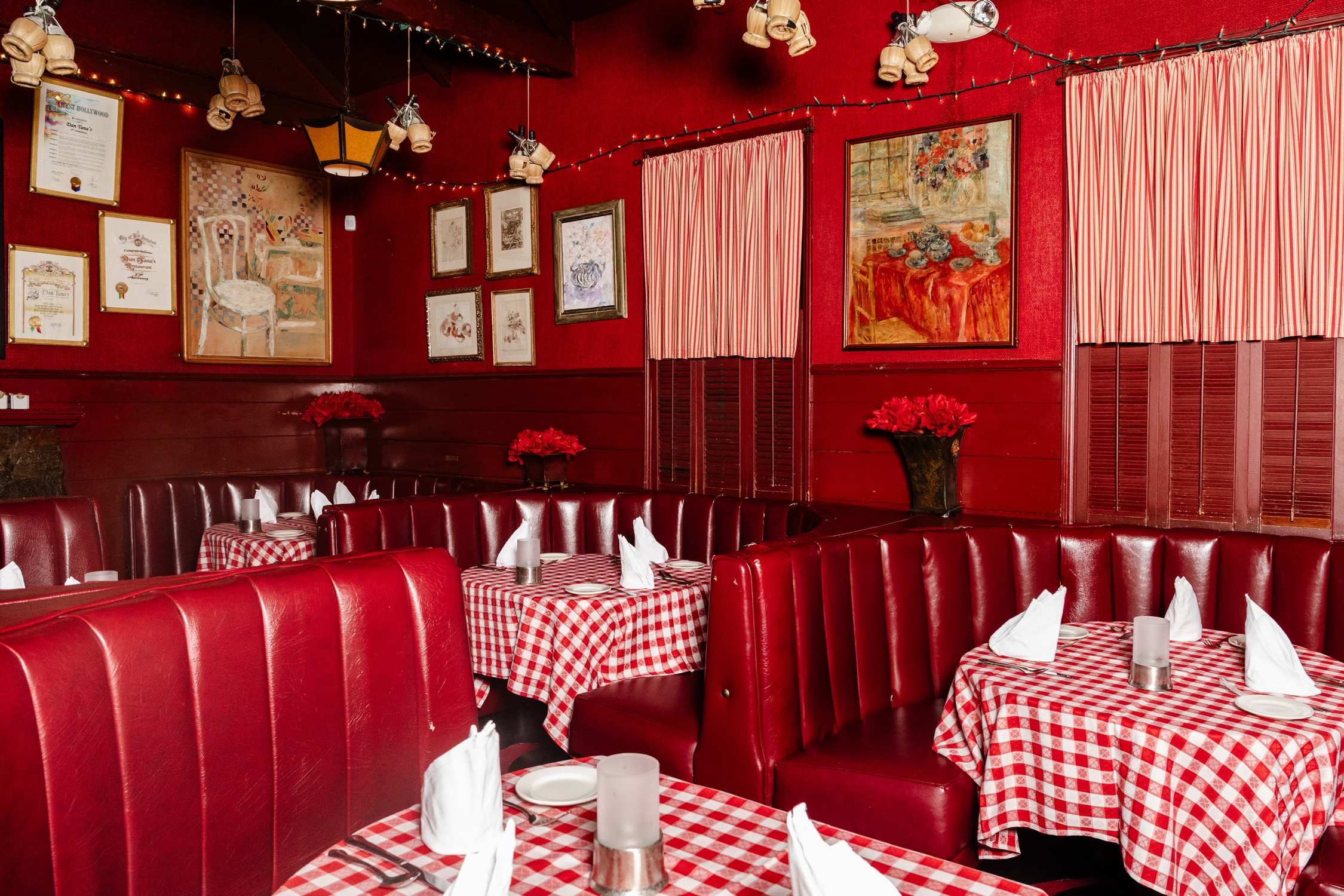 Dana Tana's - Photo 1