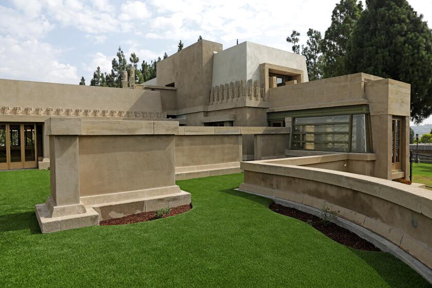 Hollyhock House - Photo 1