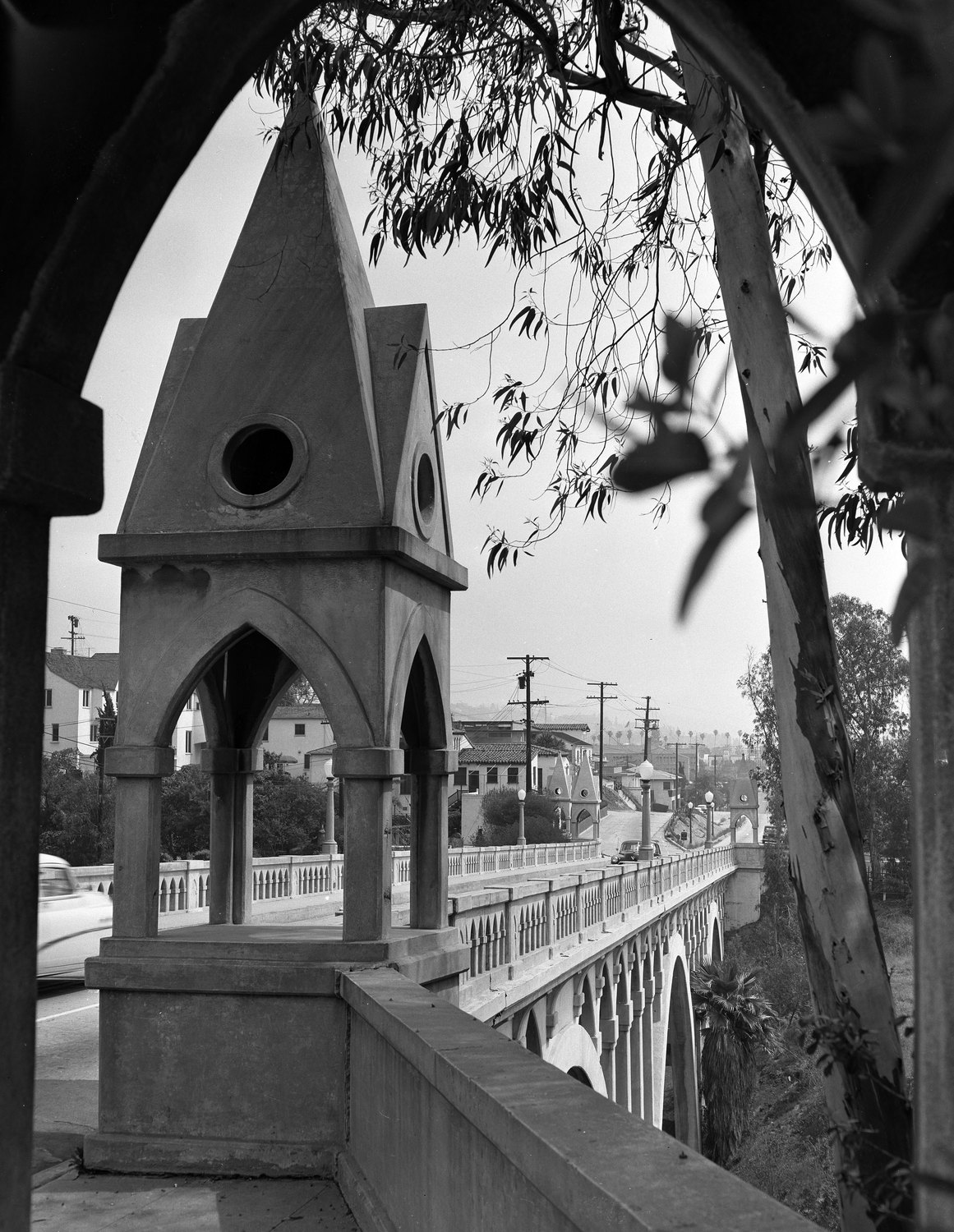 Shakespeare Bridge - Photo 1