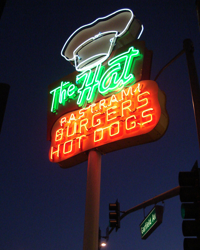 The Hat (The Original) - Photo 1