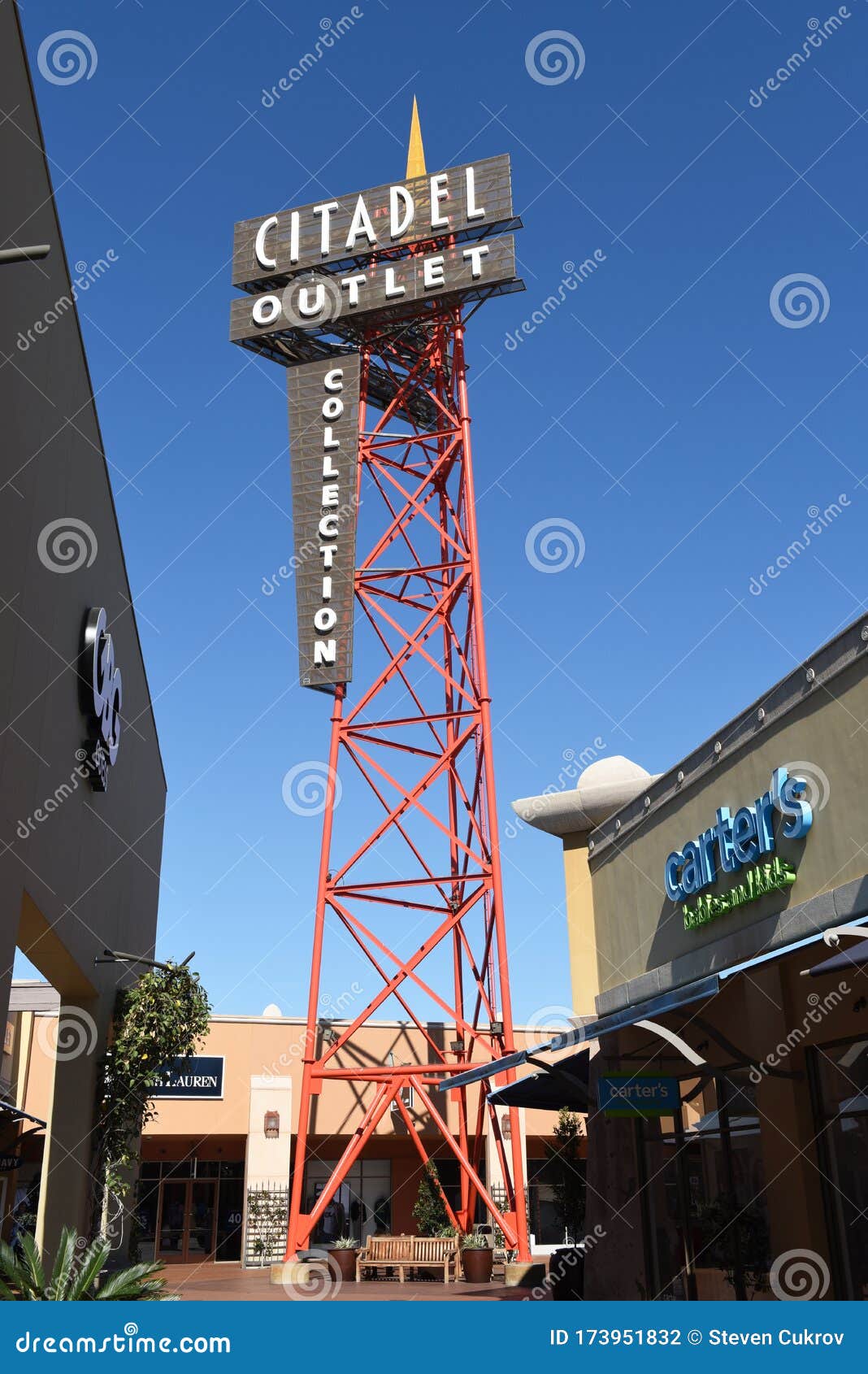 Citadel Outlets - Photo 1