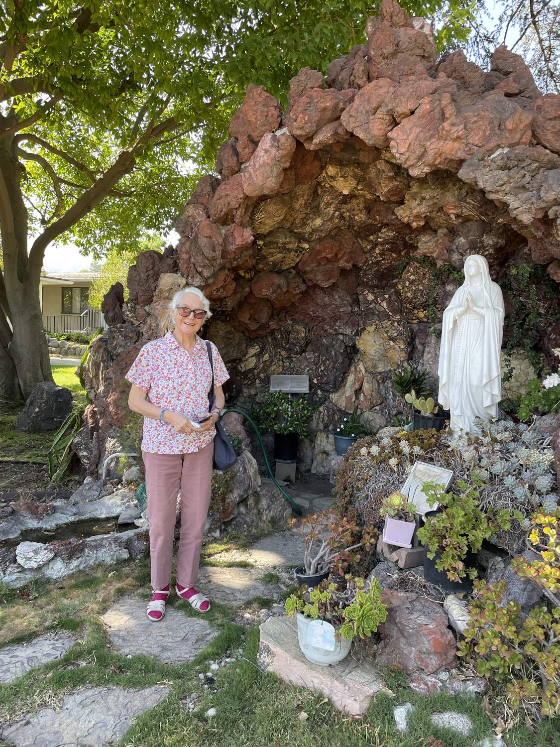 Maryknoll Sisters Motherhouse - Photo 1