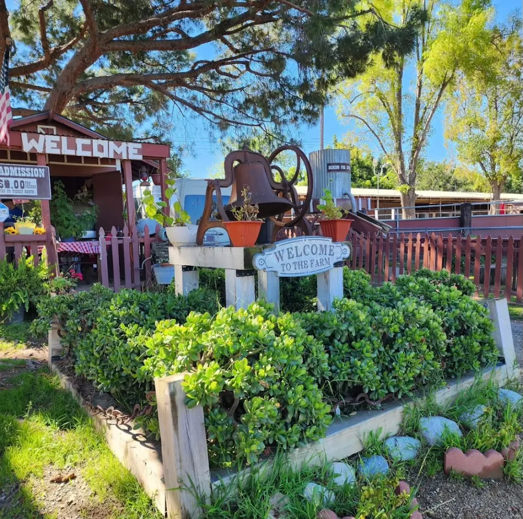 Montebello Barnyard Zoo - Photo 1
