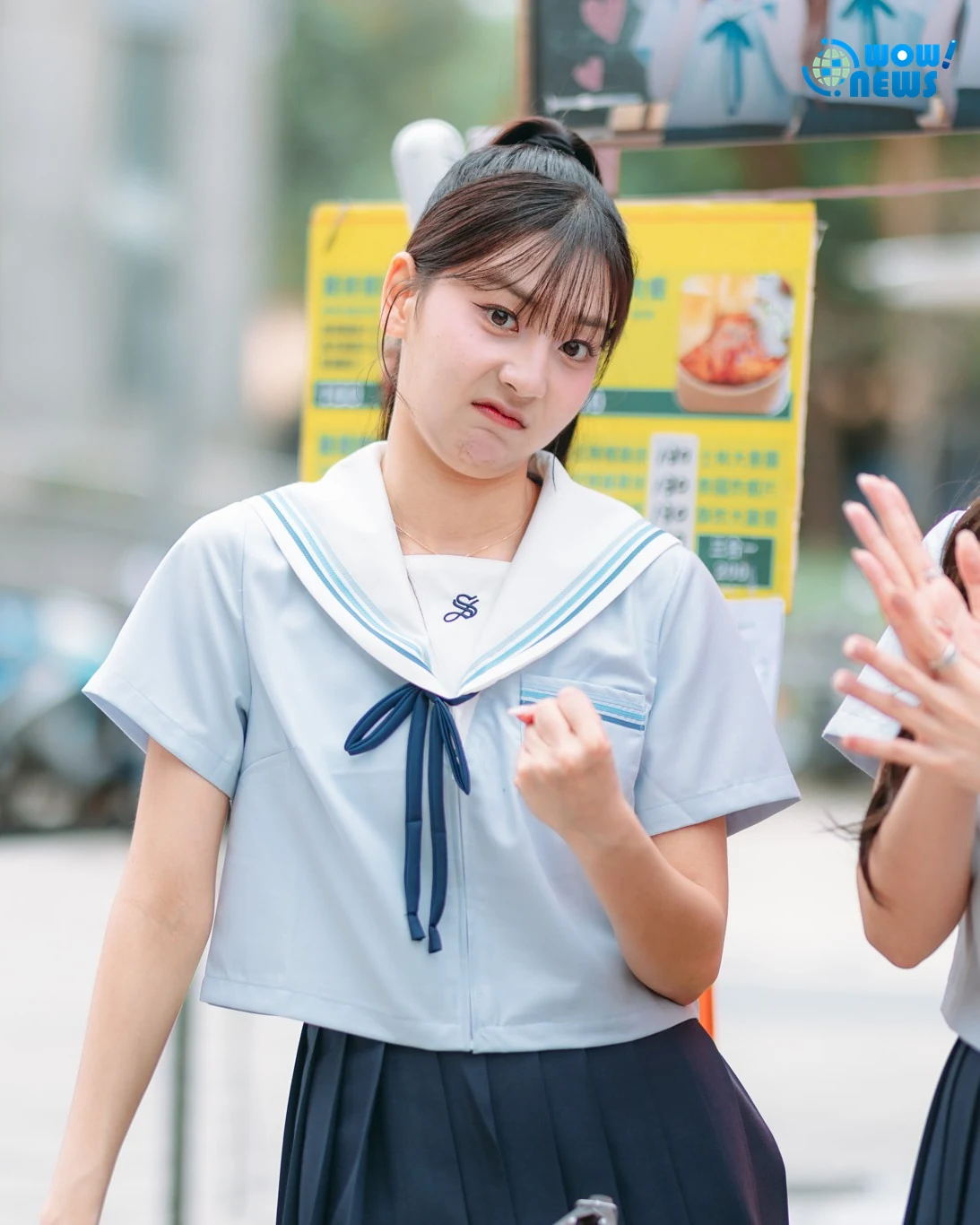 睦那京換穿學生服親自為粉絲打飯 洋基女孩萌翻全場 - 照片 2