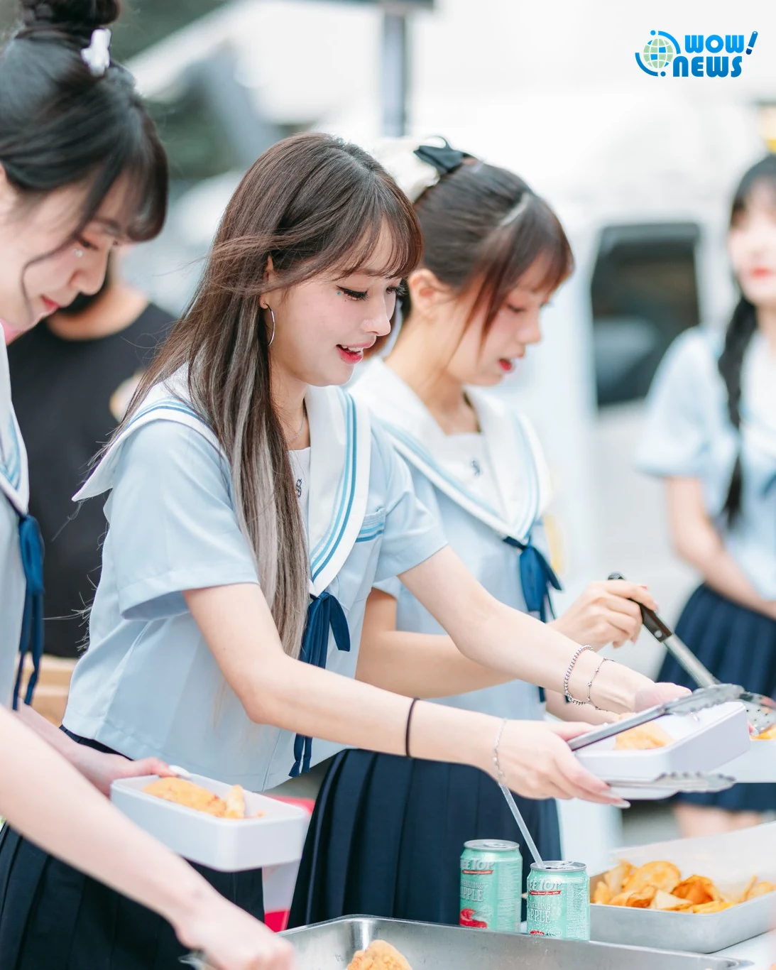睦那京換穿學生服親自為粉絲打飯 洋基女孩萌翻全場 - 照片 5