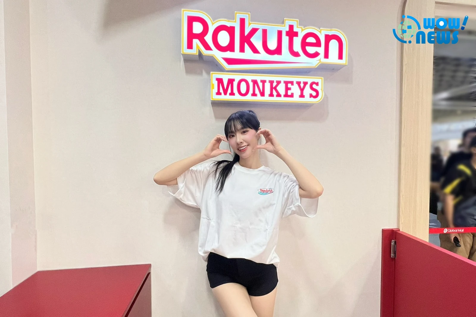 樂天女孩穎樂宋宋化身一日店長 板橋店排隊人潮繞三圈 - 照片 11