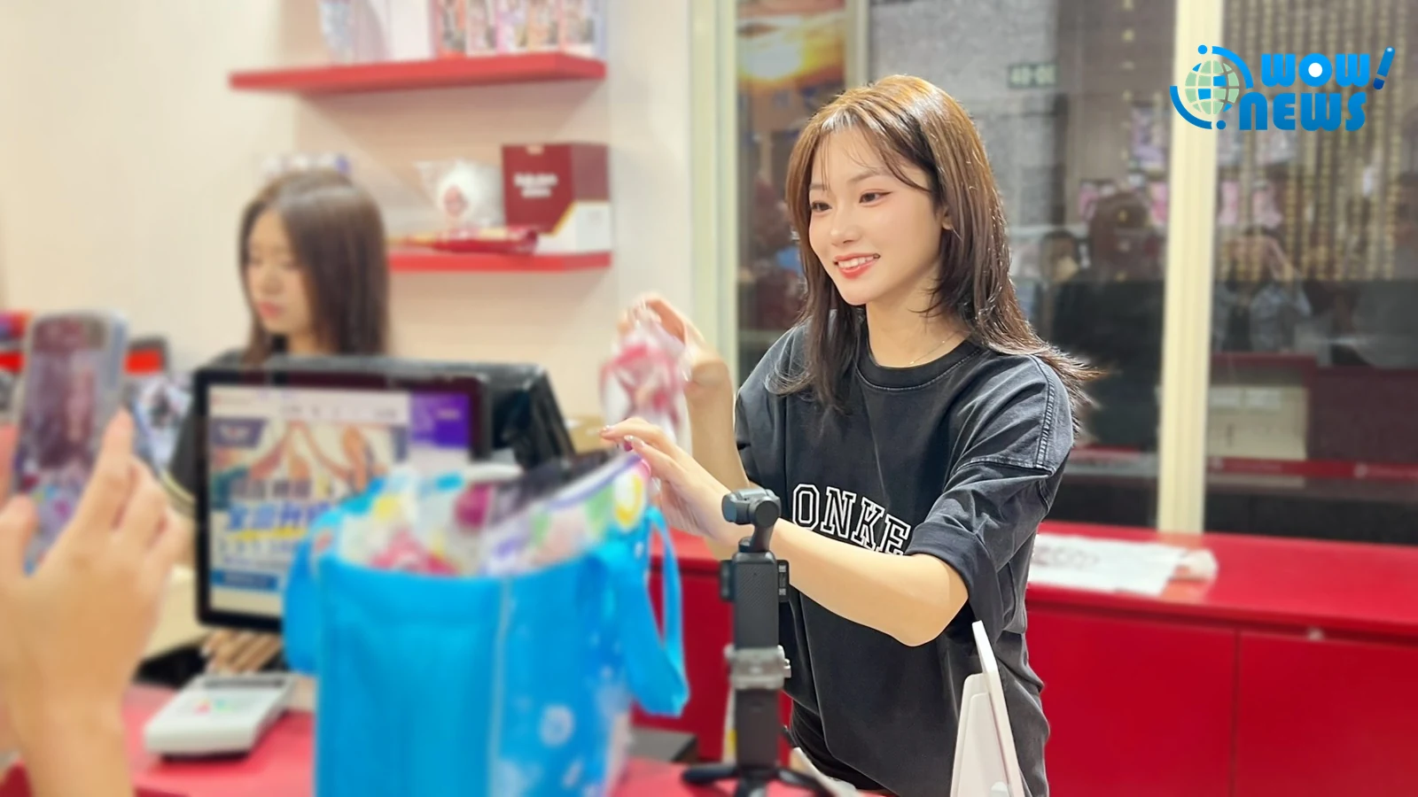 樂天女孩穎樂宋宋化身一日店長 板橋店排隊人潮繞三圈 - 照片 9