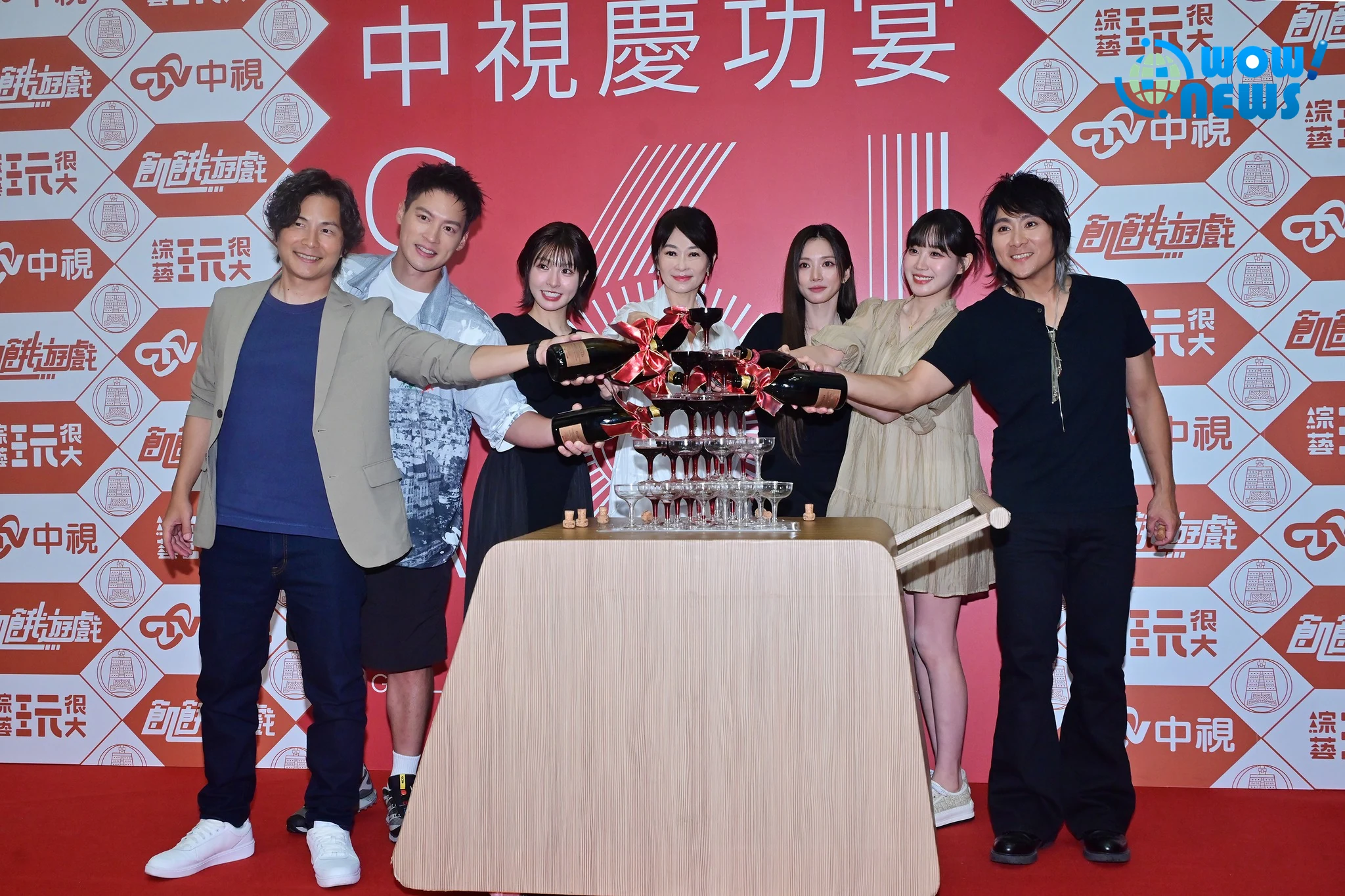 5566與《飢餓遊戲》奪金鐘慶功!無預警宣布攻蛋 峮峮親曝回歸可能 - 照片 2