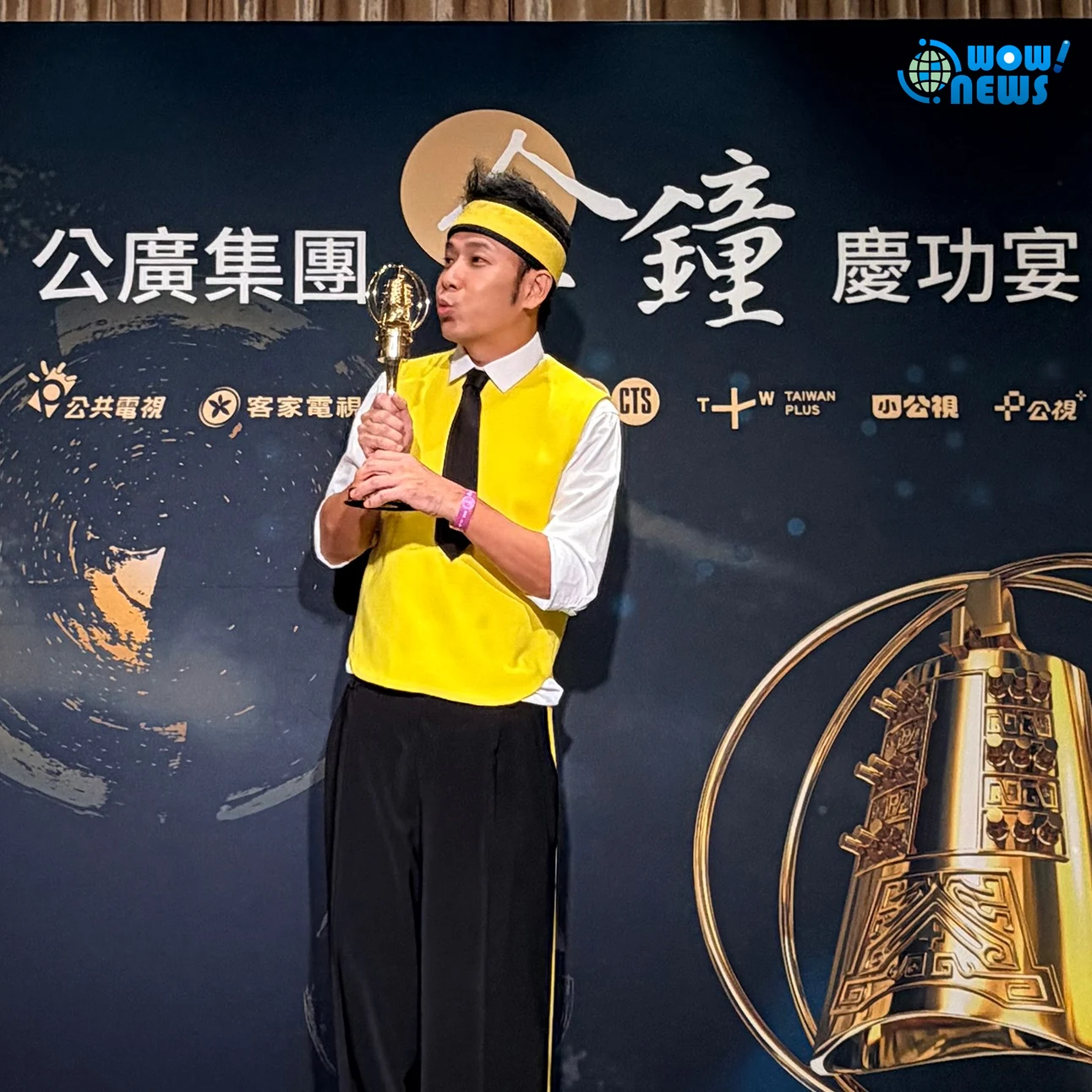 香蕉哥哥睽違16年奪金鐘!攜手操偶師阿猴獲獎嗨喊「獎座脫單」