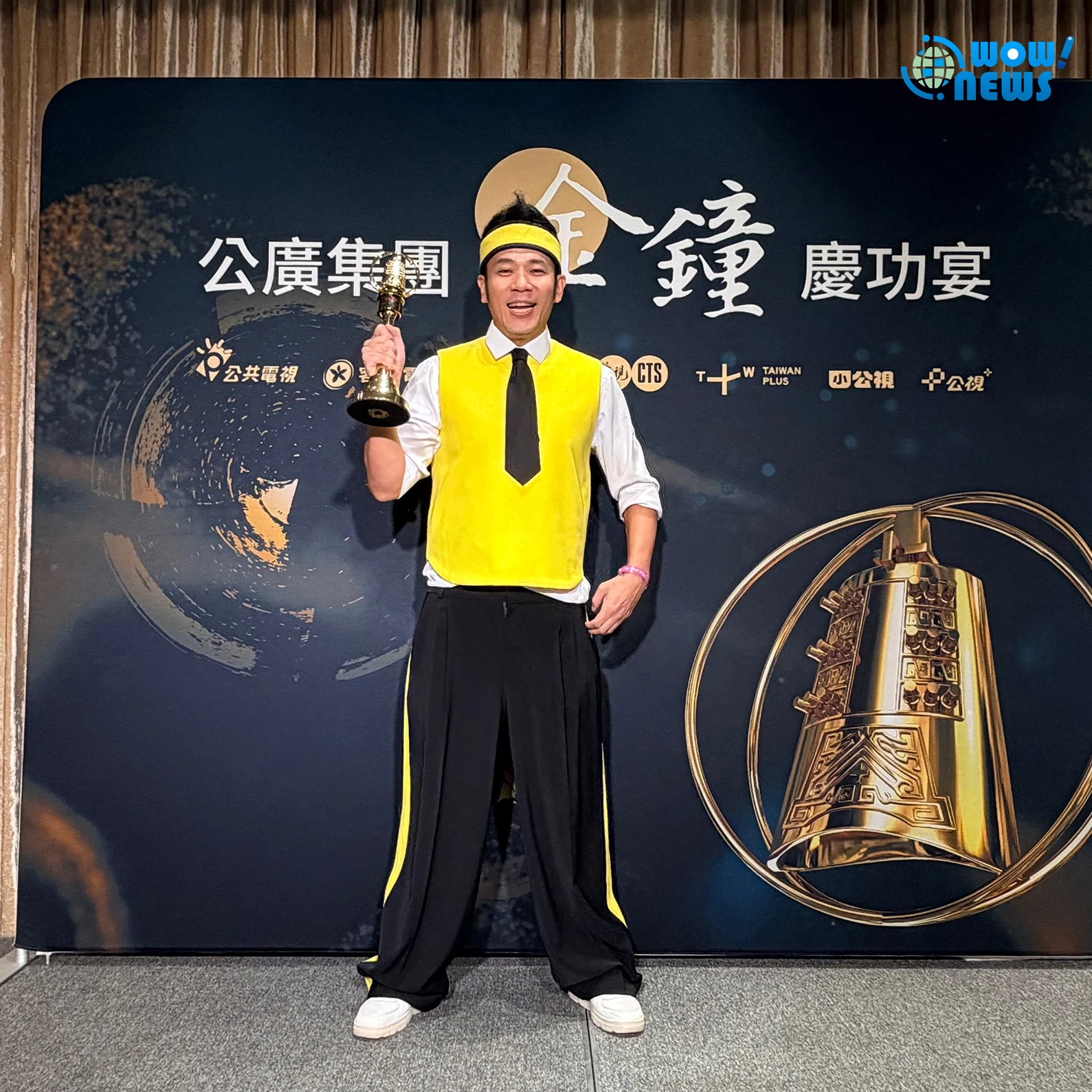 香蕉哥哥睽違16年奪金鐘!攜手操偶師阿猴獲獎嗨喊「獎座脫單」 - 照片 2