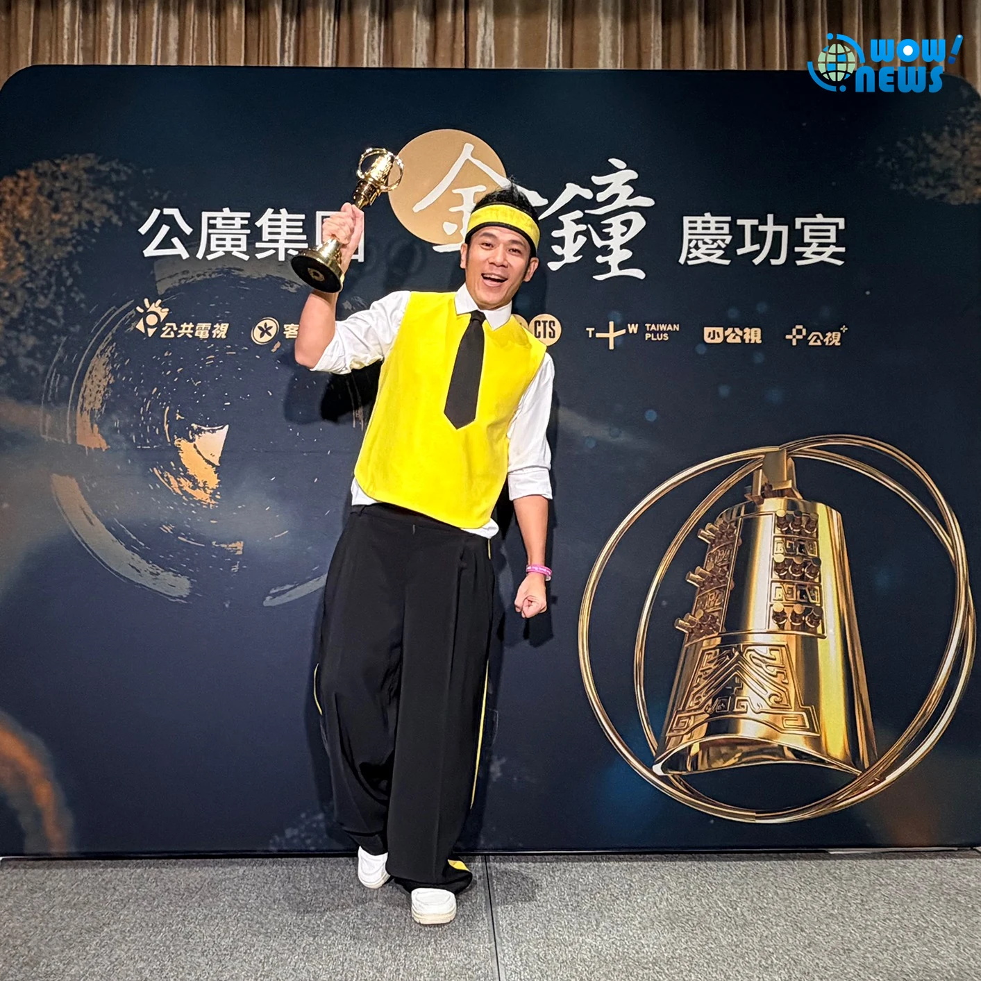 香蕉哥哥睽違16年奪金鐘!攜手操偶師阿猴獲獎嗨喊「獎座脫單」 - 照片 5