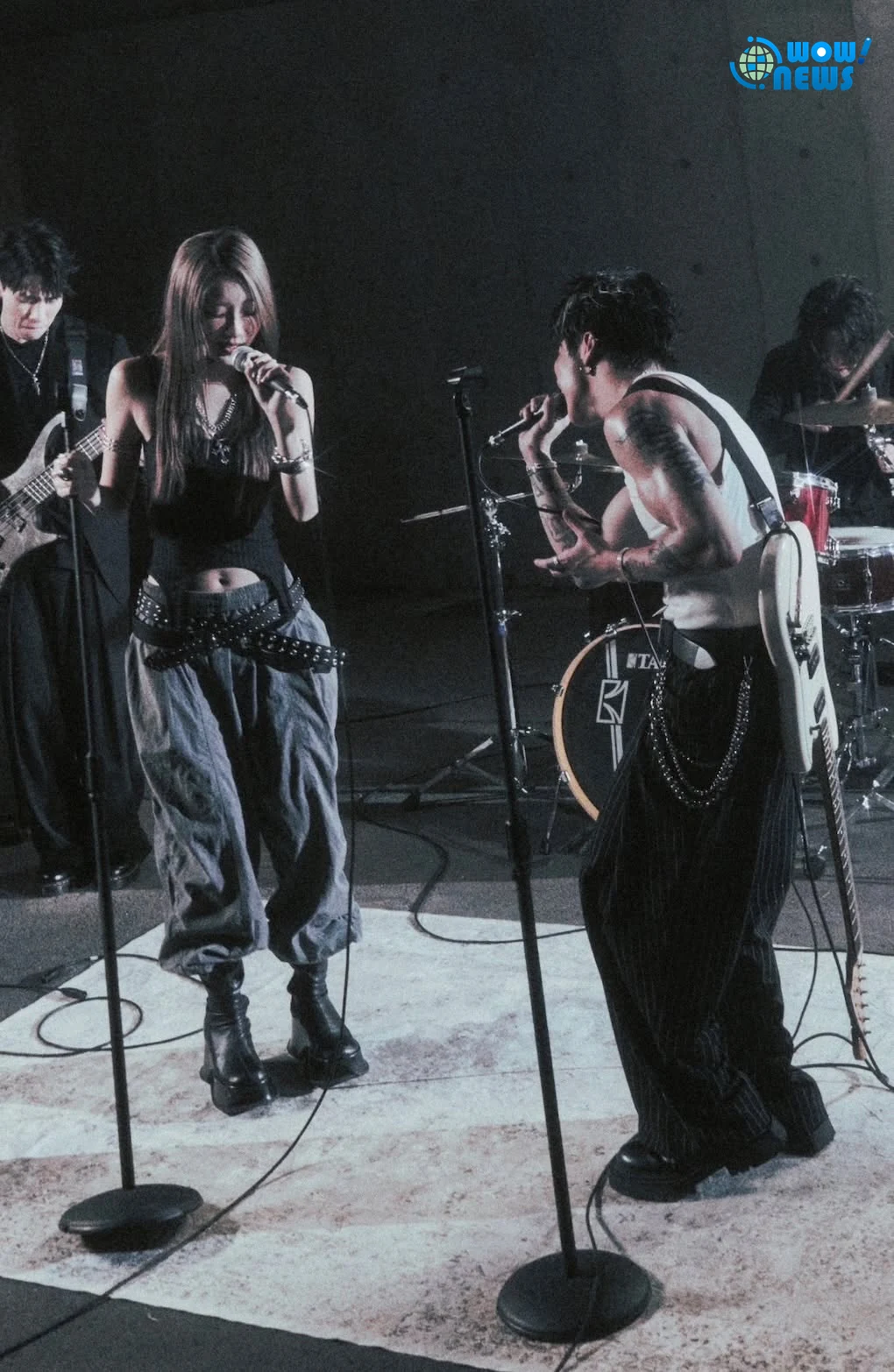 王謙攜手陳華合唱新單曲〈你是_〉 首度挑戰硬派搖滾展現反差魅力 - 照片 5