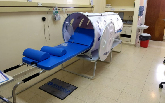 The Hospital de Quemados Arturo U. Ilia has a hyperbaric chamber