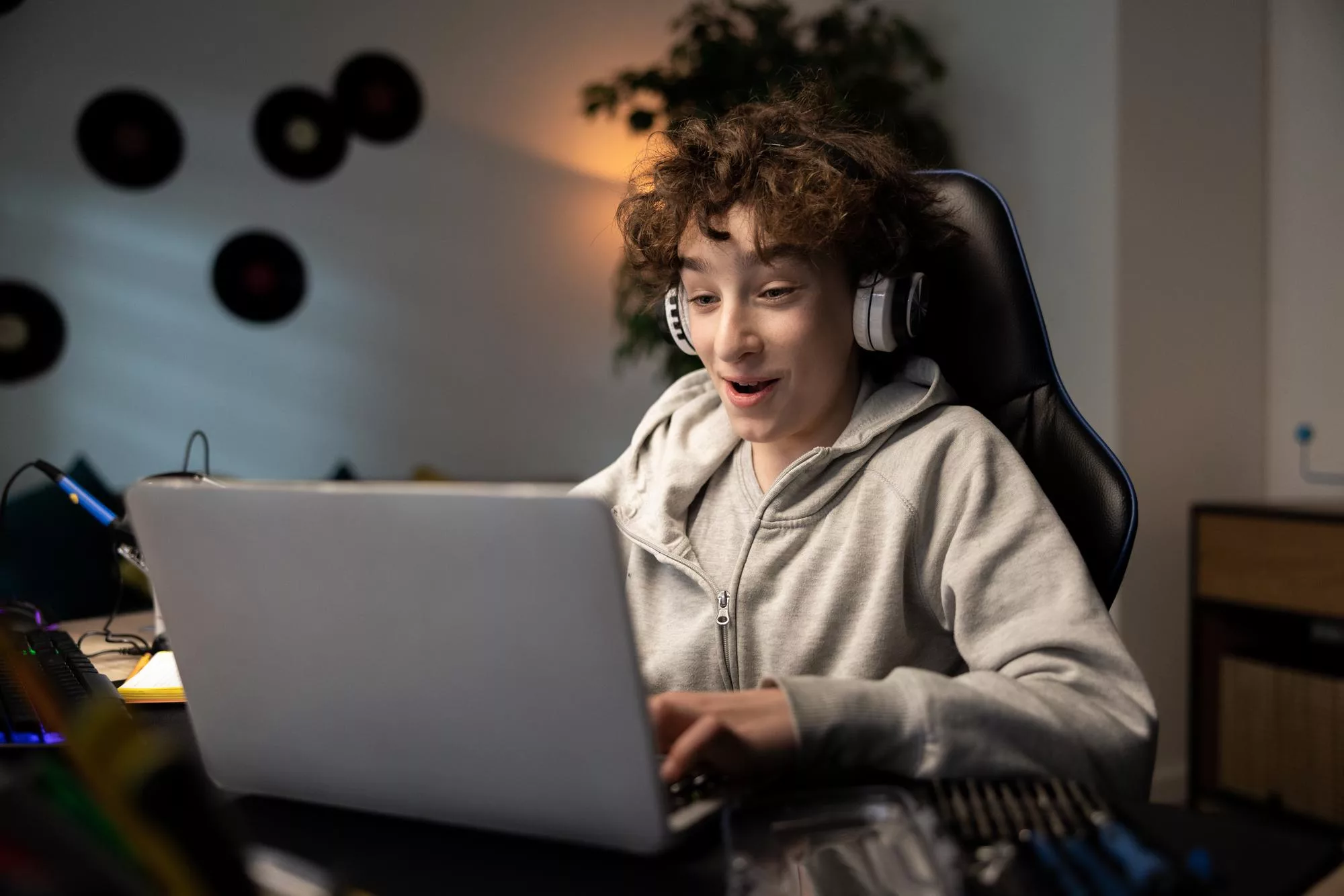 19 Online Jobs for Teens