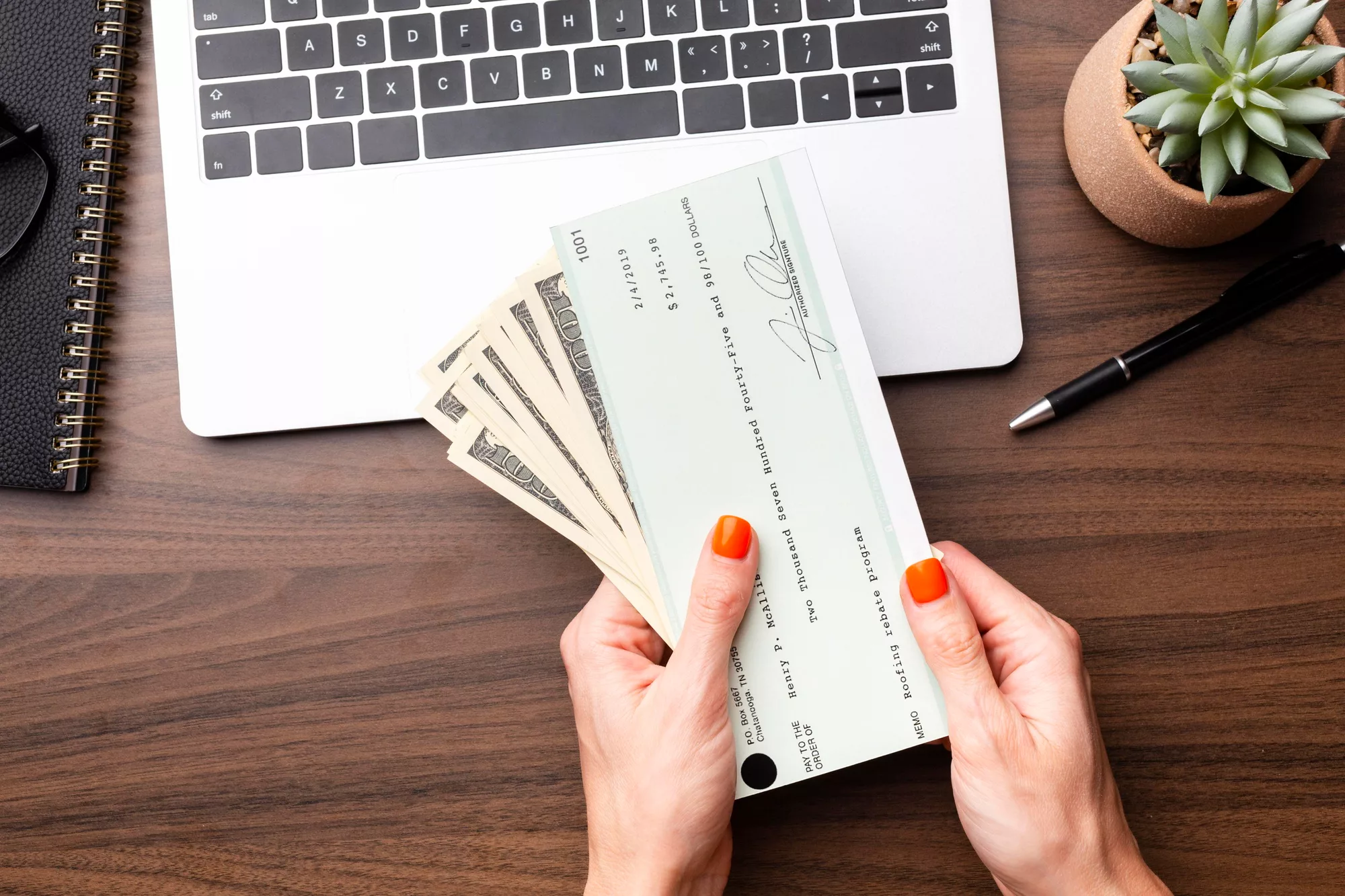The Difference Between a Cashier’s Check & Money Order